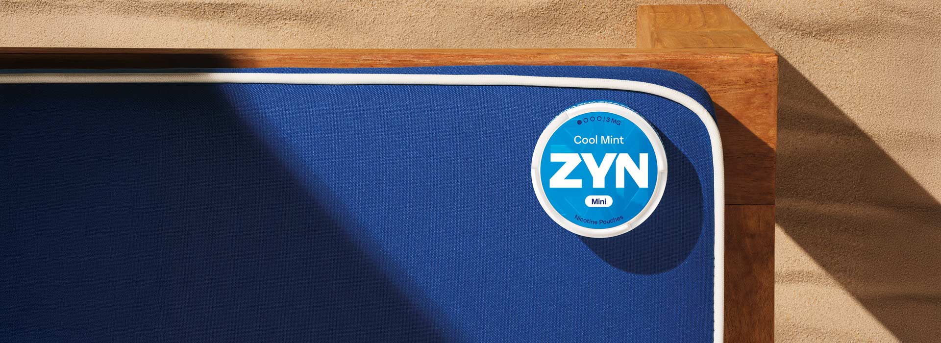 Blue ZYN Cool Mint can above a blue table